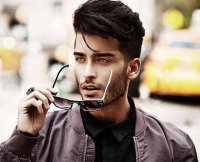 Крутой, сильный и УМНЫЙ герой!